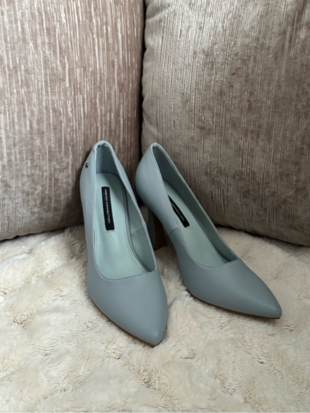 NEW! Women’s Pointed-Toe Heels - Picture 2 of 4